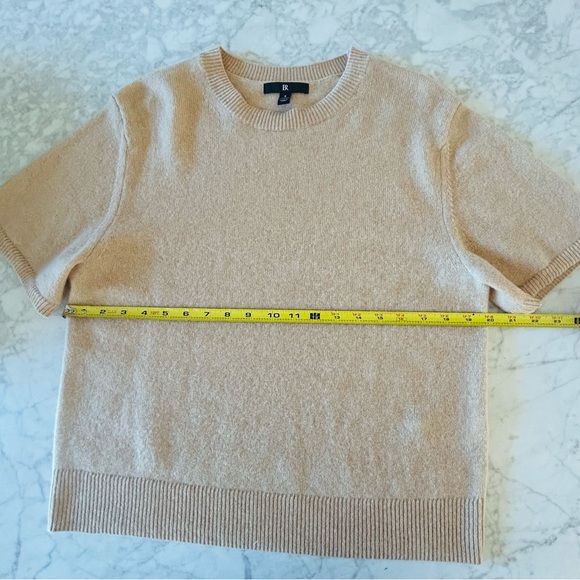 Banana Republic Cashmere Light Beige Crew Neck Short Sleeve Sweater Tee - Picture 3 of 6